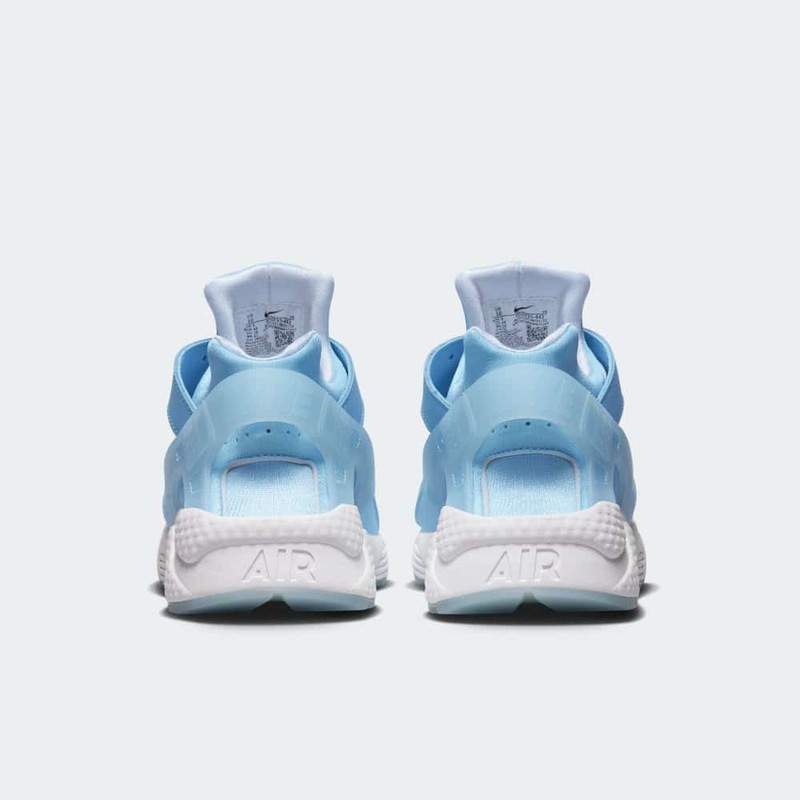 Baby blue hotsell nike huarache